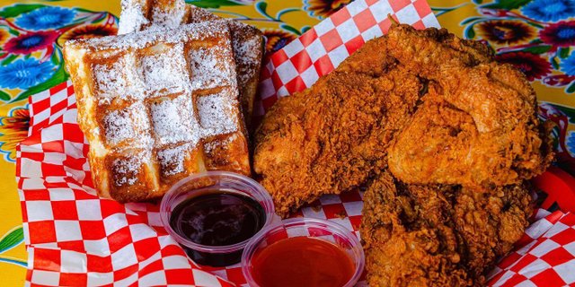 3 Pieces Fried Chicken & Waffles