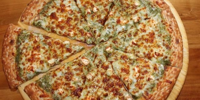Saag Paneer Pizza