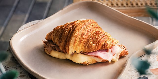 Ham & Cheese Croissant Tray
