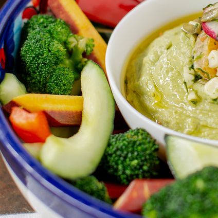 Hummus with Raw Veggies & Pita