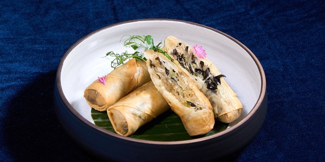 Double Mushroom Spring Rolls