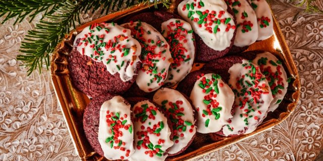 Red Velvet Small Christmas Cookie Platter