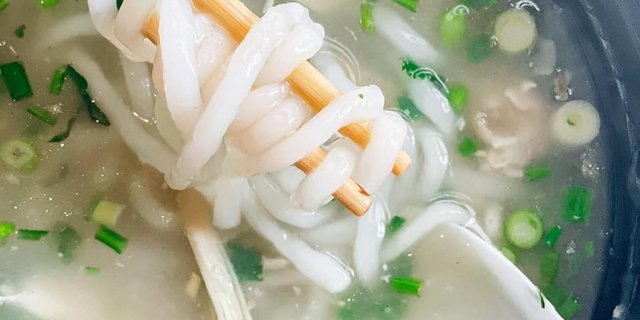 Khao Piak Sen Soup