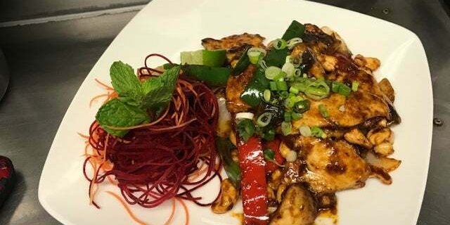 Cashew Nut Stir-Fry  (Pad Hi Ma Parn)