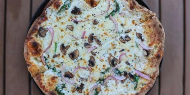 Spinach & Funghi Pizza