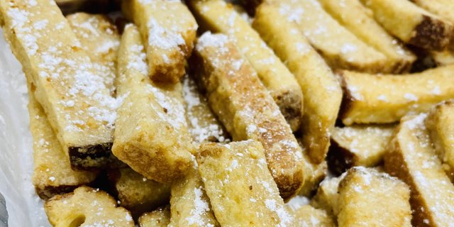French Toast w/ Butter & Syrup