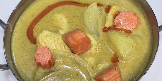 Yellow Curry Chicken Tray