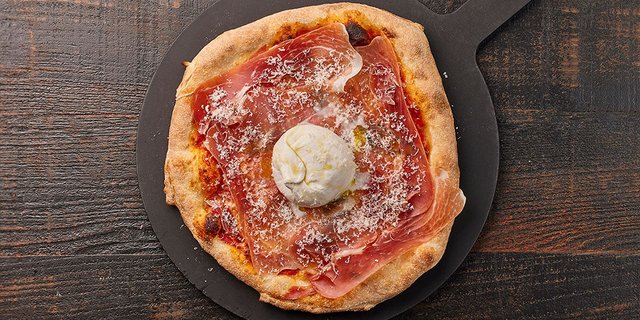 Burrata e Prosciutto Pizza
