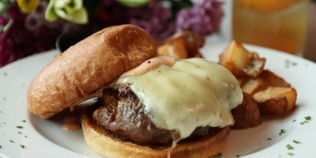 Angus Cheeseburger