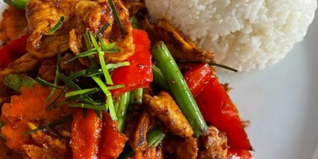 Spicy Green Bean Stir-Fry