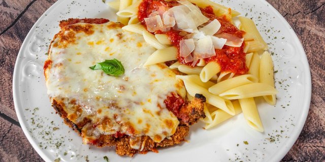 Chicken Parmesan w/ Penne Pasta Tray