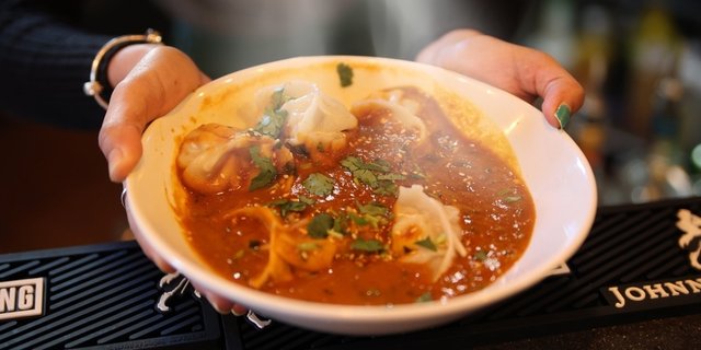 Tato Jhol Momo