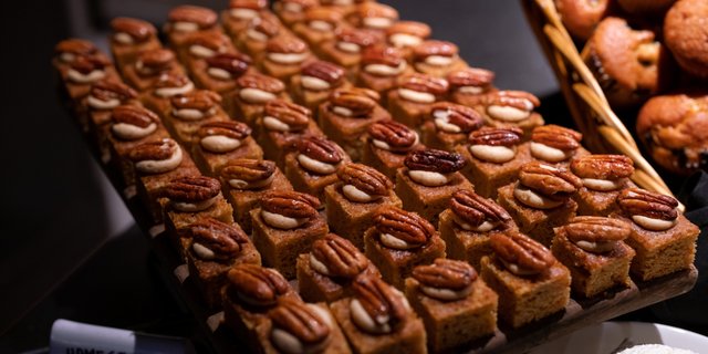 Mini Homestead Cake Bite