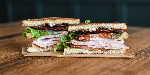Winner's Circle Club Sandwich Box