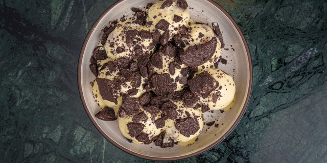 Individual Cookies N Cream Loukoumades