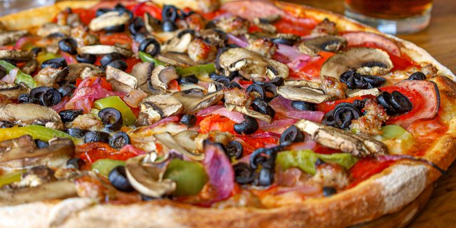 18" Supreme Pizza