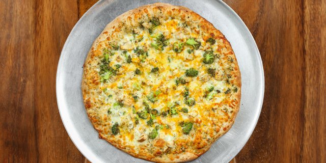 Broccoli & Chicken Pizza