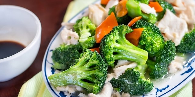 Individual Chicken w/ Assorted Greens