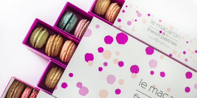 Box of 12 Macarons