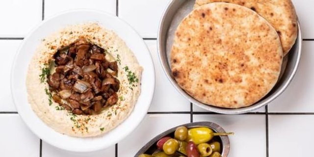 Mushroom & Onions Hummus Tray