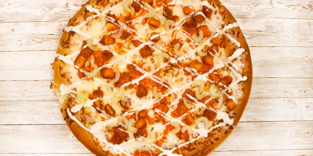 18" Buffalo Chicken Pan Pizza