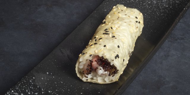 Yellowtail Hand Roll Light