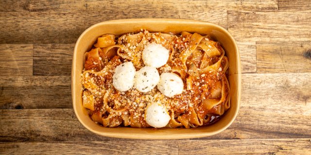 Classic Bolognese Fettuccine Bowl
