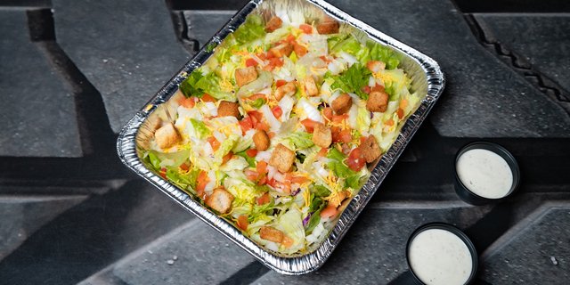 House Salad w/ Bread Sticks