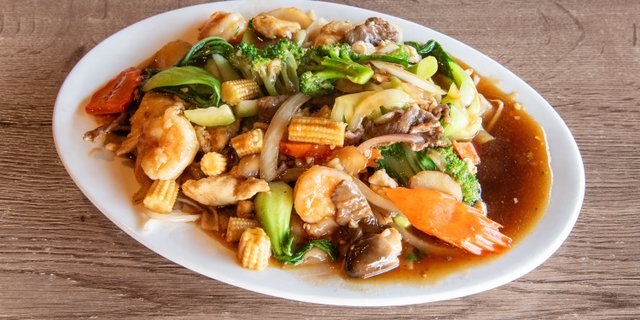 Combo Stir-Fried Noodles Tray