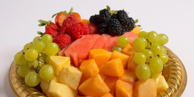 Assorted Seasonal Fruit Tray