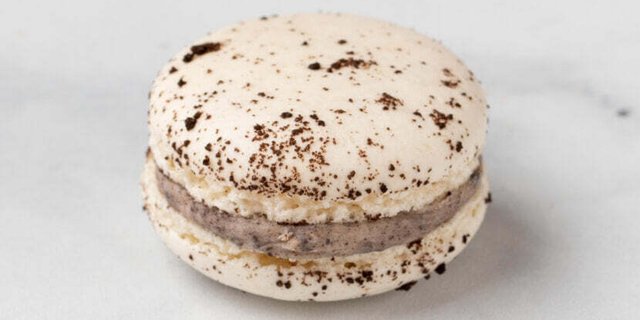 Cookies & Cream Macaron