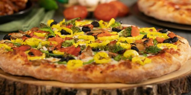 Veggie Pizza w/ Red Sauce
