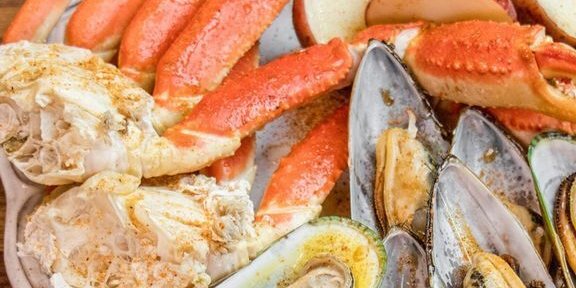Alaskan Snow Crab Legs Party Platter