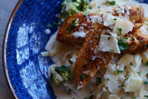 Fettuccine Alfredo Tray
