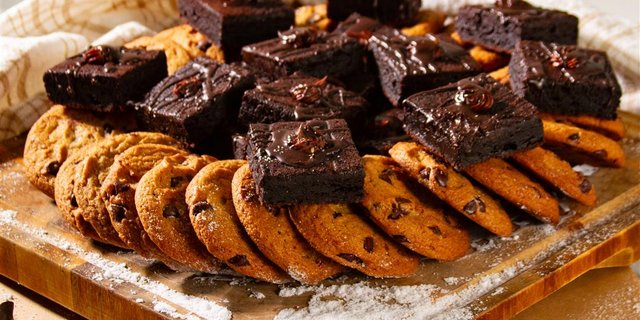 Fresh Baked Chocolate Chip Cookie & Brownie Platter