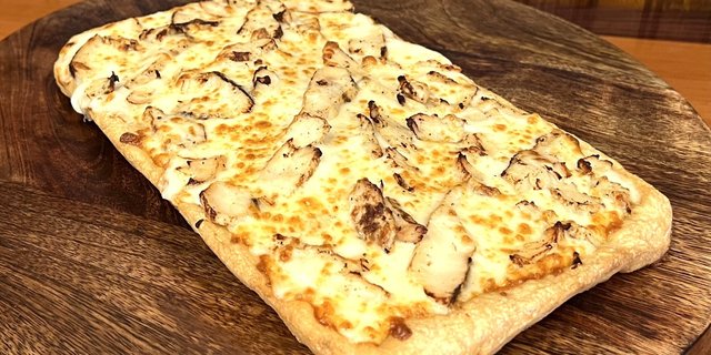 Chicken Alfredo Pizza