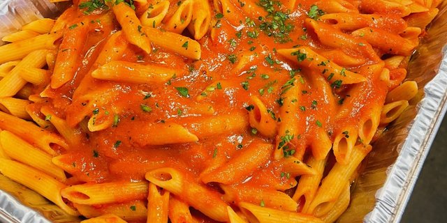 Penne Pomodoro & Basilico Tray