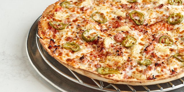 Hawaiian Hottie Cauliflower Crust Pizza