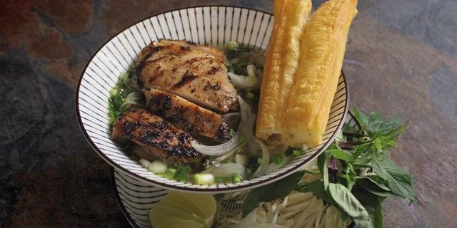 Grilled Chicken Phở