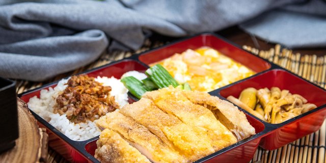 Deep-Fried Chicken Steak Bento Box