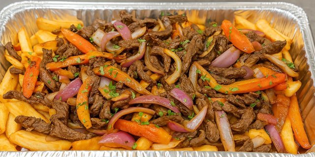 Lomo Saltado Tray
