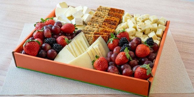 Cheese & Fresh Fruit