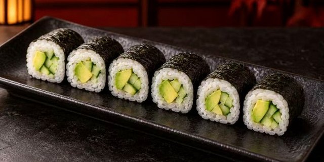 Avocado & Cucumber Roll