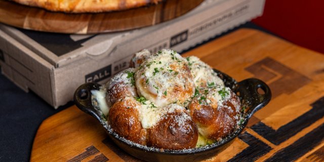 Cheesy Garlic Knots