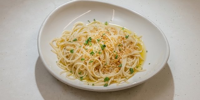 Pasta w/ Oil & Garlic