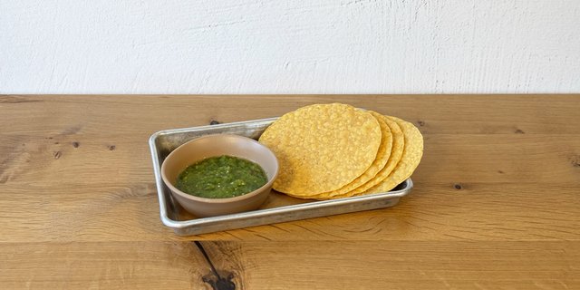 salsa verde w/ chips