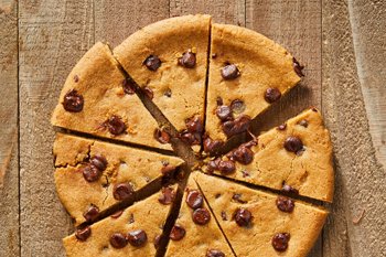 Chocolate Chip Cookie Pizza