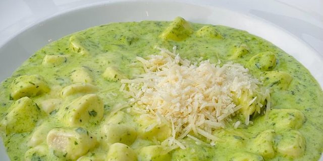 Potato Gnocchi w/ Creamy Pesto Genovese