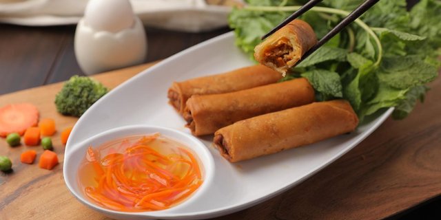 Crispy Vegetarian Egg Rolls