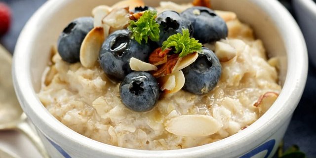 Warm Cinnamon Vanilla Oatmeal